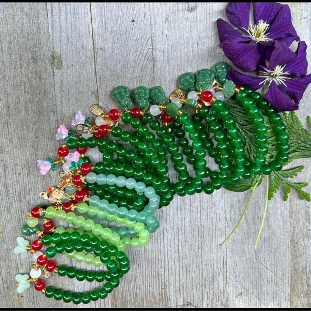 Handmade Beautiful Jade Look Glass Beads Bracelet